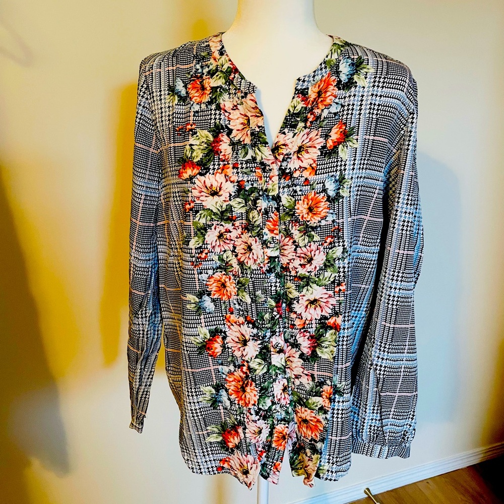 Gorgeous colorful button down top